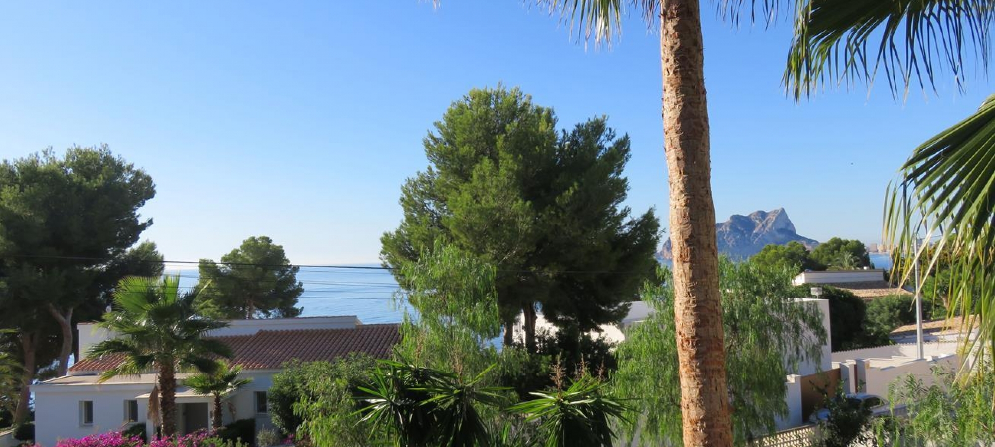 Villa located 2nd line to the sea with great views