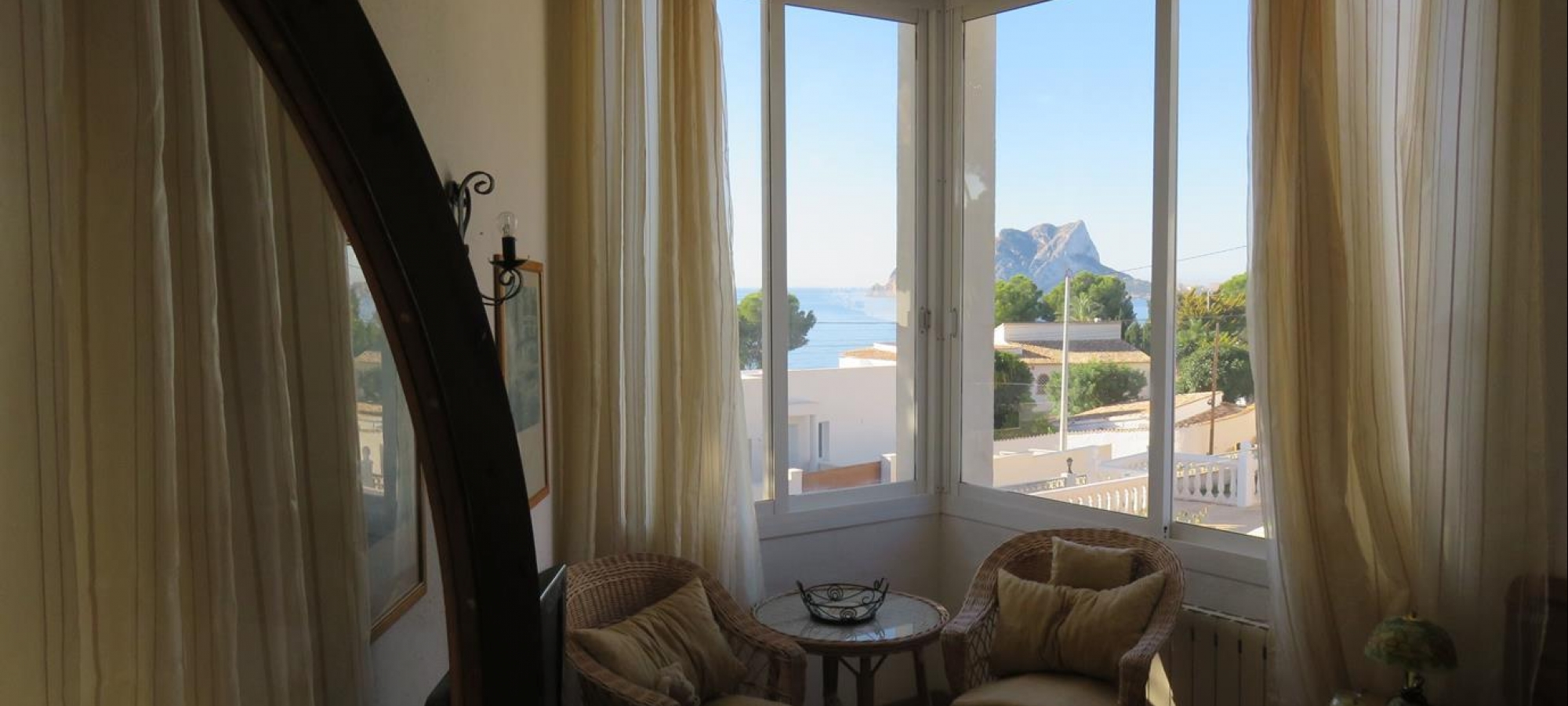 Villa located 2nd line to the sea with great views