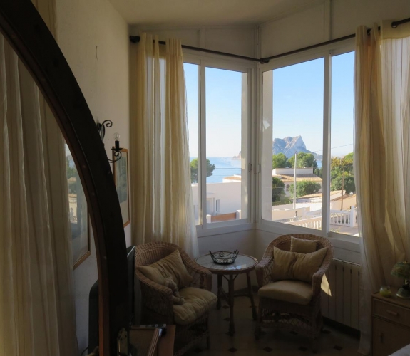 Villa located 2nd line to the sea with great views