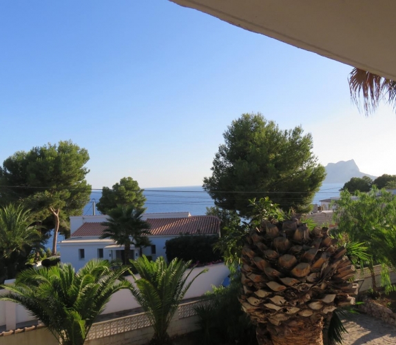 Villa located 2nd line to the sea with great views