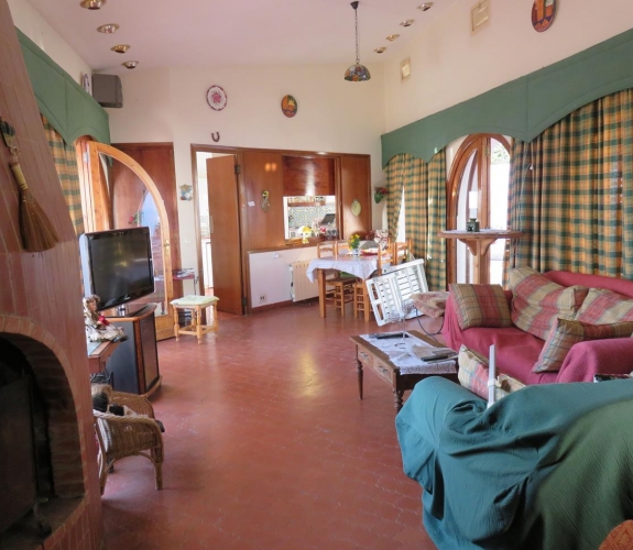 Villa located 2nd line to the sea with great views