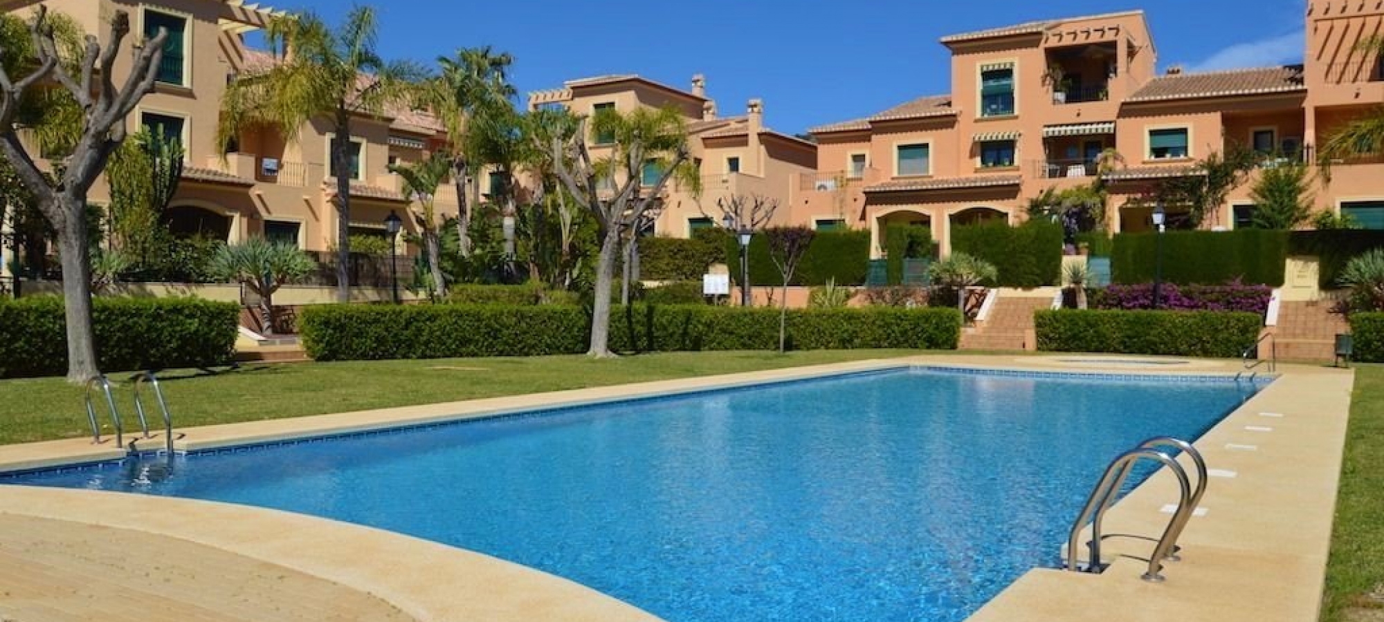 JAVEA PORT >> APARTMENT with 2 bedrooms and communal pool and gardens