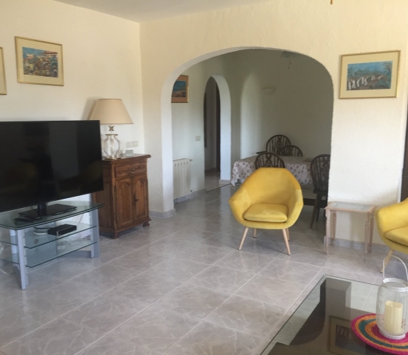 Villa recently reduced, within walking distance to town and beaches.