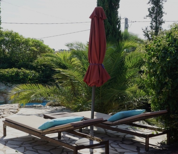 MORAIRA >> FINCA - dette billige 2 værelses landsted med privat pool.