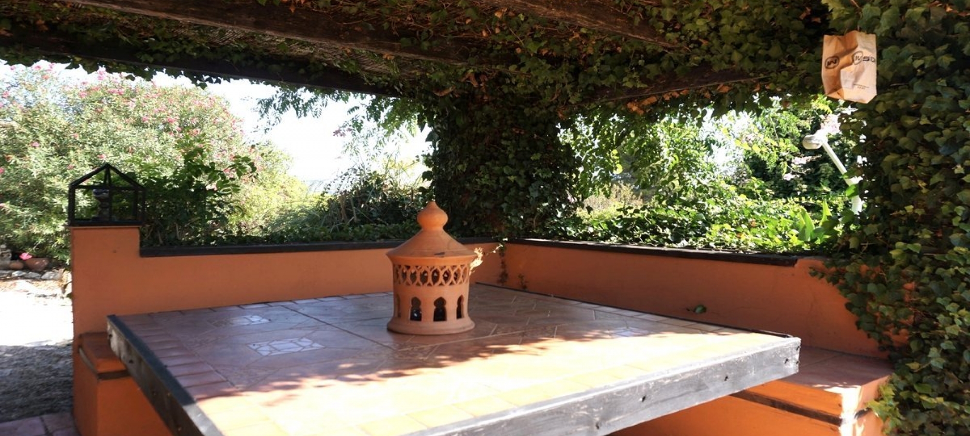 MORAIRA >> FINCA - dette billige 2 værelses landsted med privat pool.