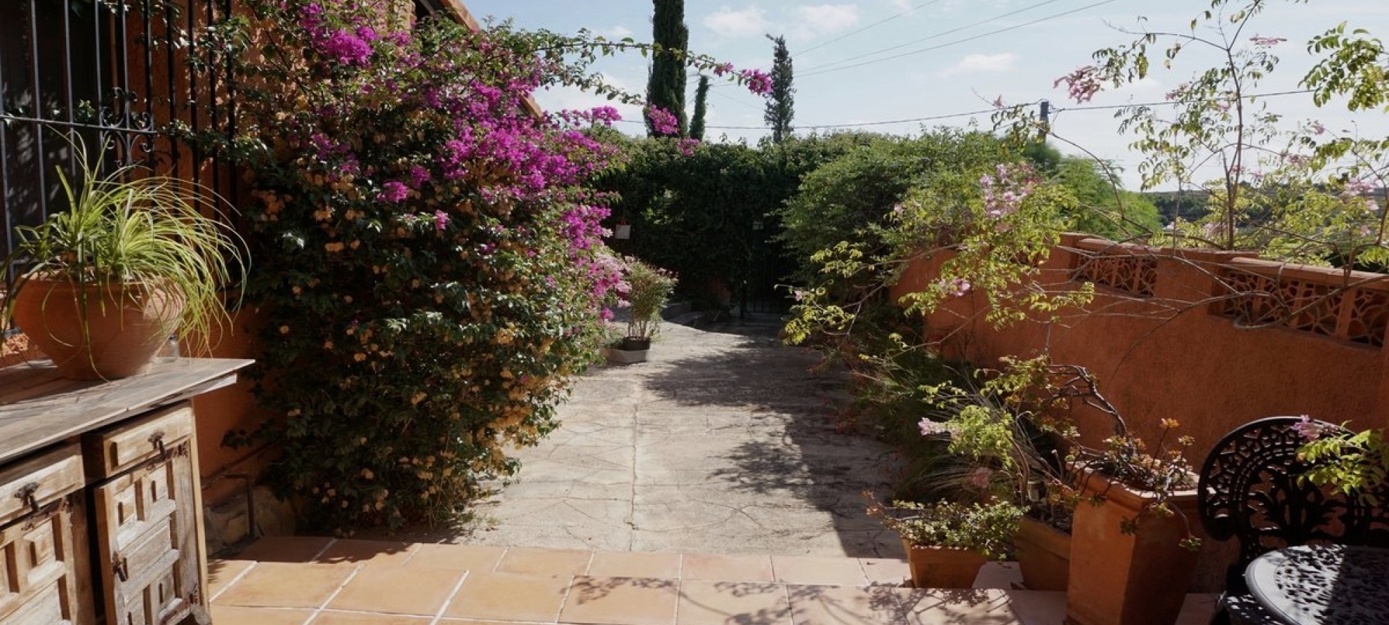 MORAIRA >> FINCA - dette billige 2 værelses landsted med privat pool.