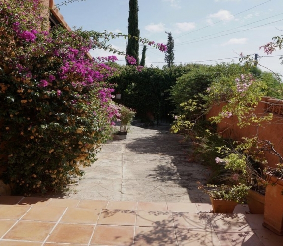 MORAIRA >> FINCA - dette billige 2 værelses landsted med privat pool.