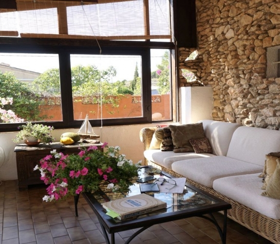 MORAIRA >> FINCA - Avaialble to buy this cheap 2 bedroom country house with private pool.