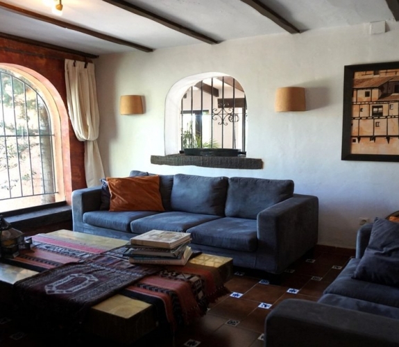 MORAIRA >> FINCA - Avaialble to buy this cheap 2 bedroom country house with private pool.