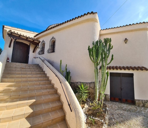 SAN JAIME - Luxury 4 bedroom villa at bargain price with sea views and close to Golf club