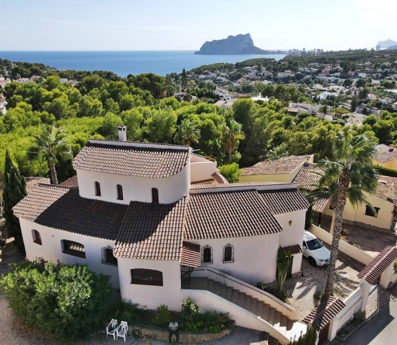 MORAIRA >> SAN JAIME - Luksus 4 værelse villa til en overkommelig pris med havudsigt og tæt på...