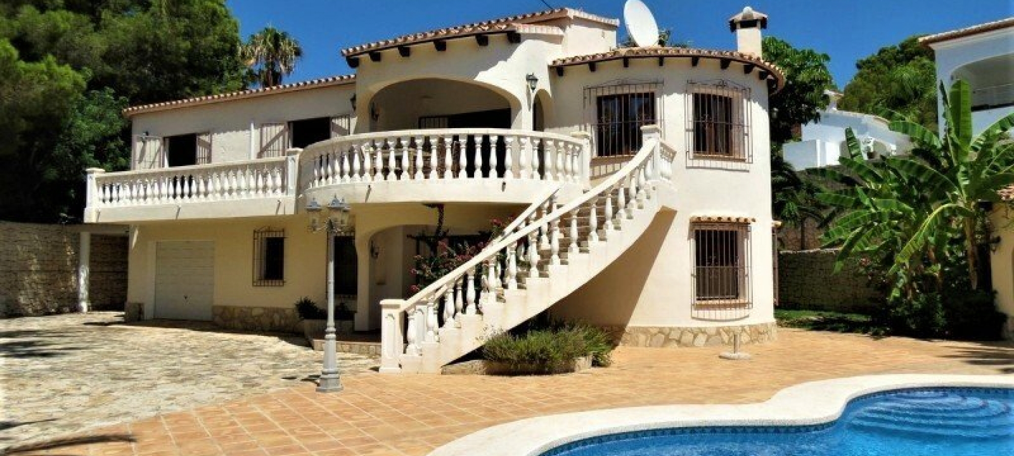 MORAIRA >> PLA DEL MAR - Traditional style villa walking distance to town and beaches.