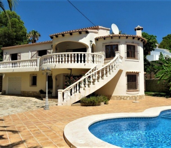 MORAIRA >> PLA DEL MAR - Villa i traditionel stil, gåafstand til by og strande.