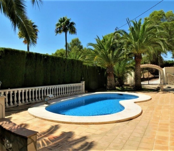 MORAIRA >> PLA DEL MAR - Traditional style villa walking distance to town and beaches.