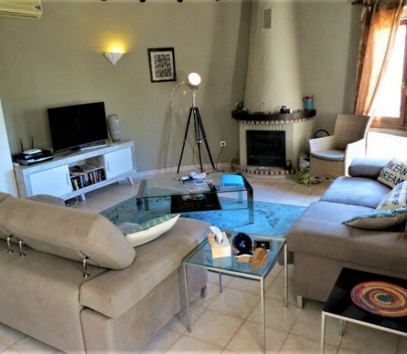 MORAIRA >> PLA DEL MAR - Traditional style villa walking distance to town and beaches.