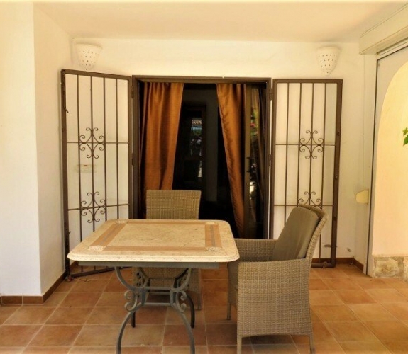 MORAIRA >> PLA DEL MAR - Traditional style villa walking distance to town and beaches.