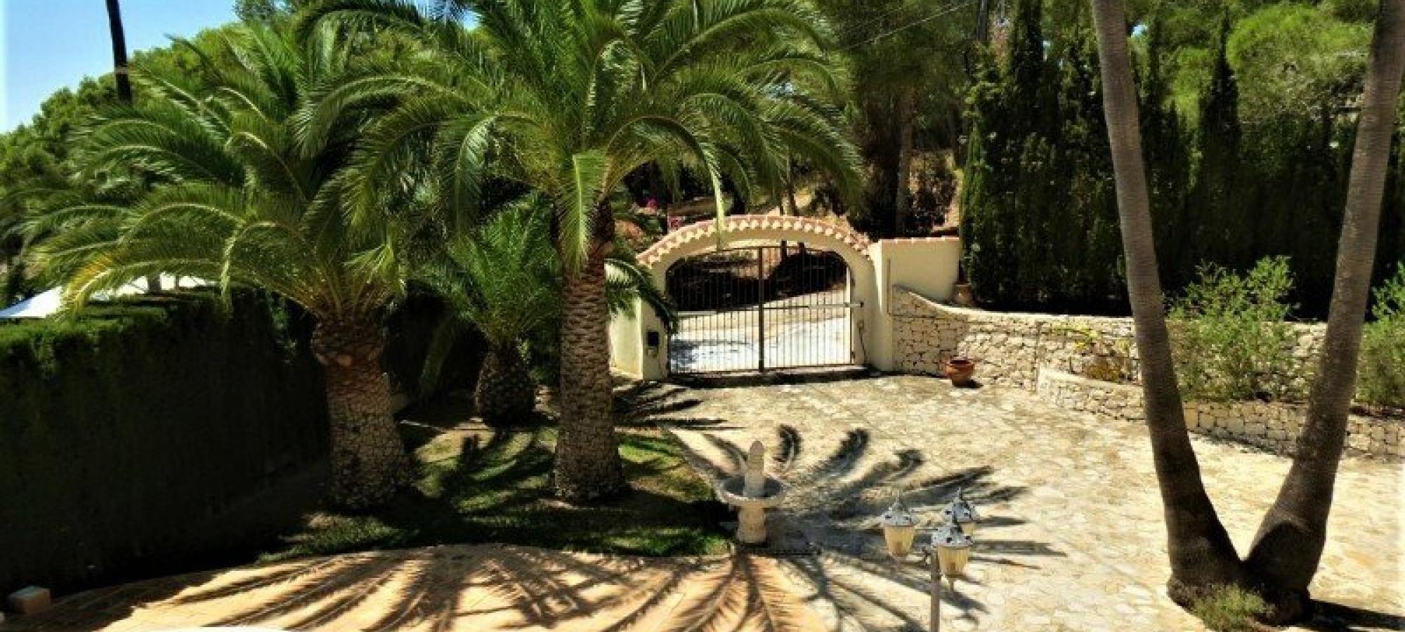 MORAIRA >> PLA DEL MAR - Villa i traditionel stil, gåafstand til by og strande.