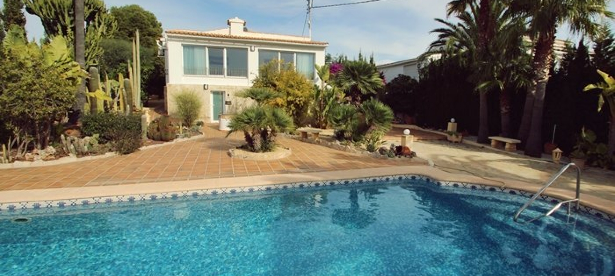 COSTA BLANCA >> MORAIRA >> SAN JAIME - 4 bedroom villa with sea views and close to services.