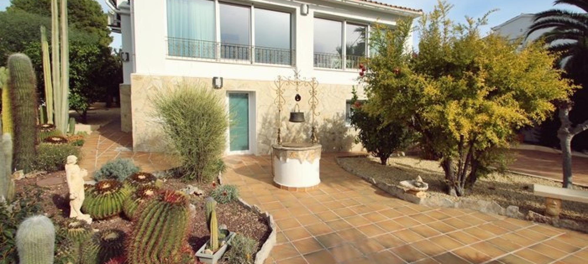 COSTA BLANCA >> MORAIRA >> SAN JAIME - 4 bedroom villa with sea views and close to services.