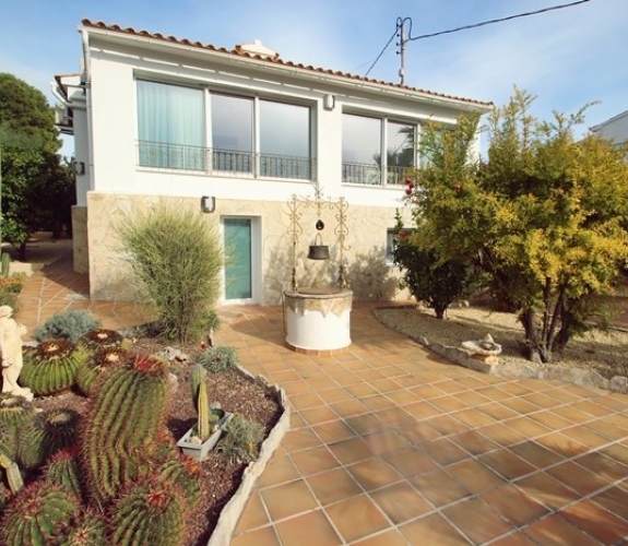 COSTA BLANCA >> MORAIRA >> SAN JAIME - 4 bedroom villa with sea views and close to servi...