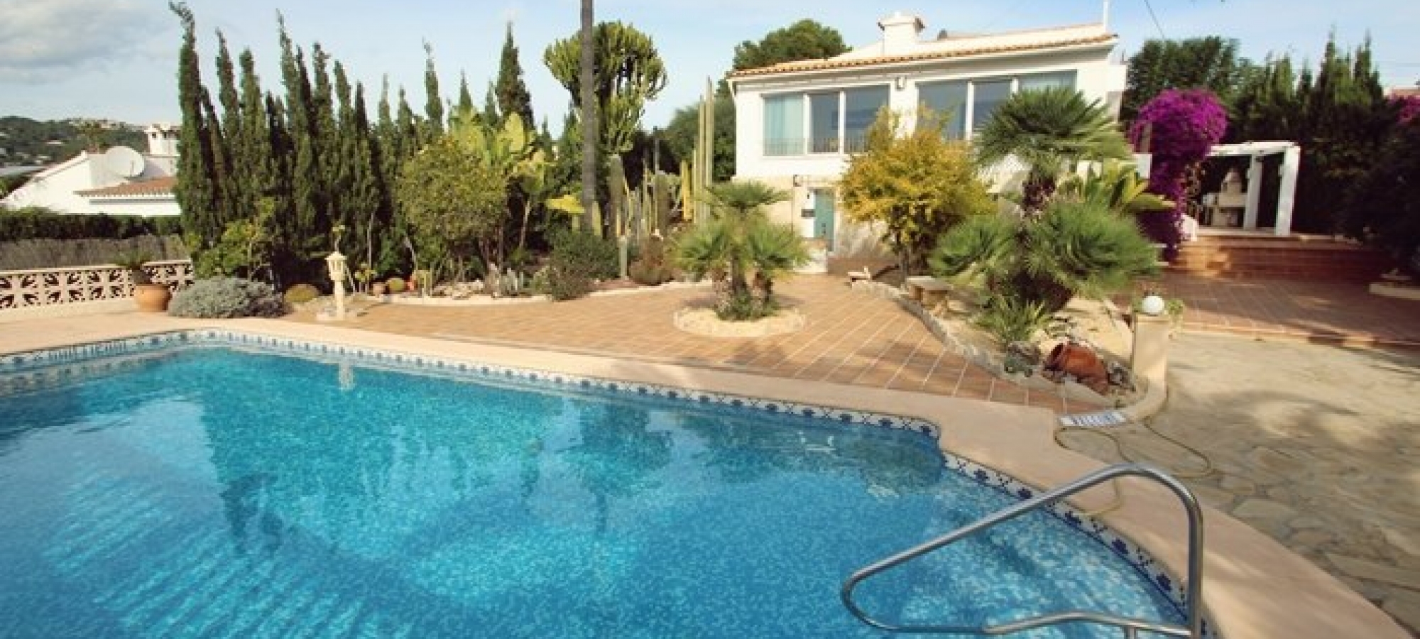 COSTA BLANCA >> MORAIRA >> SAN JAIME - 4 bedroom villa with sea views and close to services.