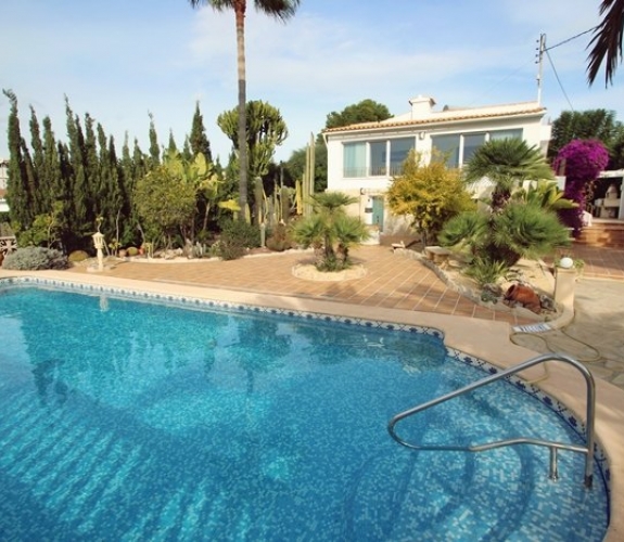 COSTA BLANCA >> MORAIRA >> SAN JAIME - 4 bedroom villa with sea views and close to servi...