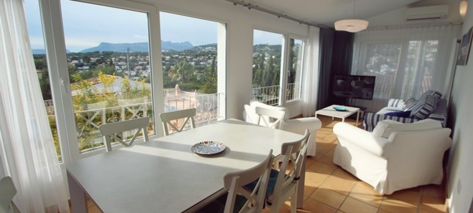 COSTA BLANCA >> MORAIRA >> SAN JAIME - 4 bedroom villa with sea views and close to services.