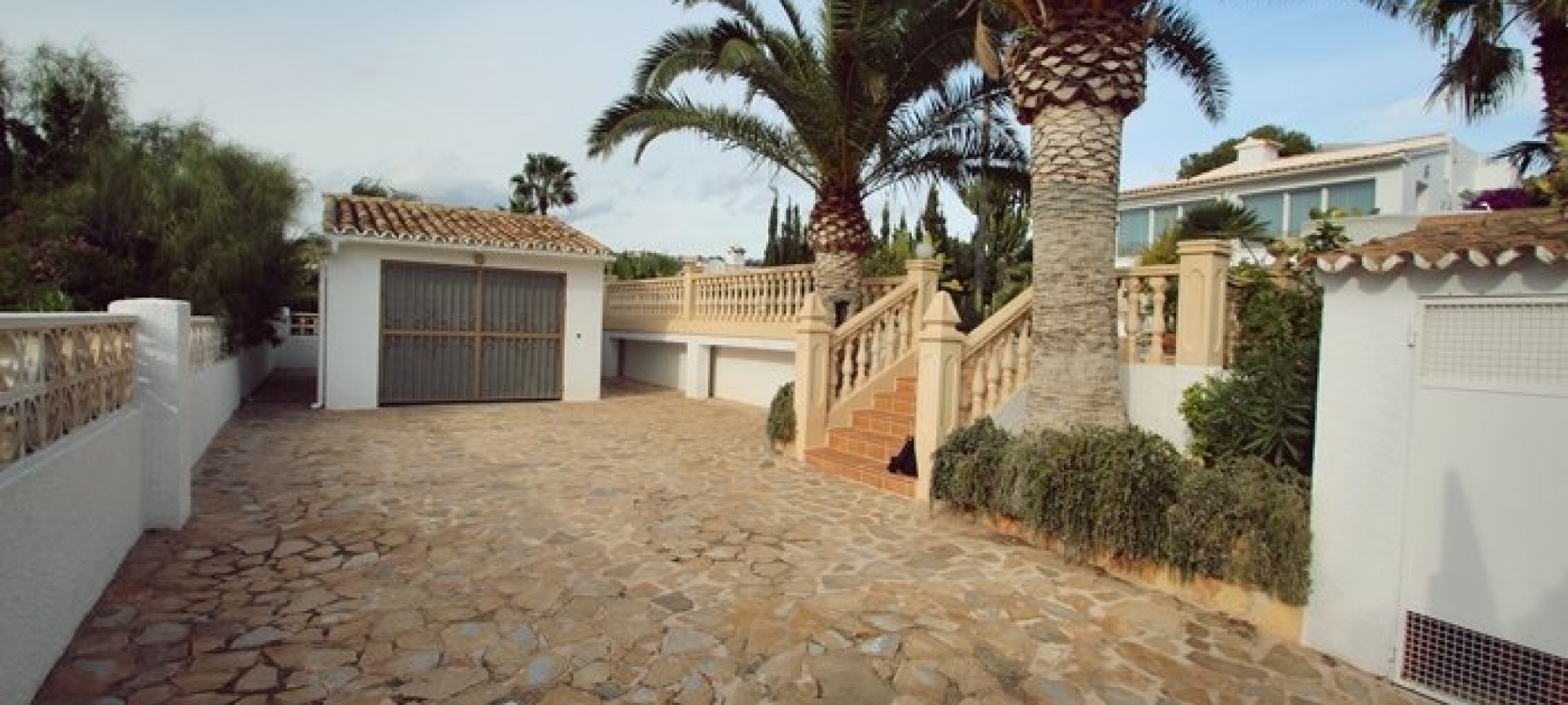 MORAIRA >> SAN JAIME - 4 værelse villa med havudsigt og tæt på tjenester.