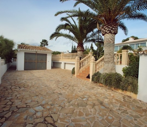 MORAIRA >> SAN JAIME - 4 værelse villa med havudsigt og tæt på tjenester.