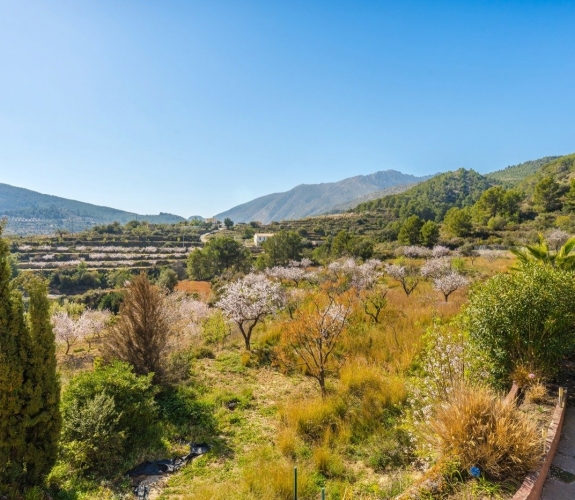 FINCA on a quiet area with panoramic views