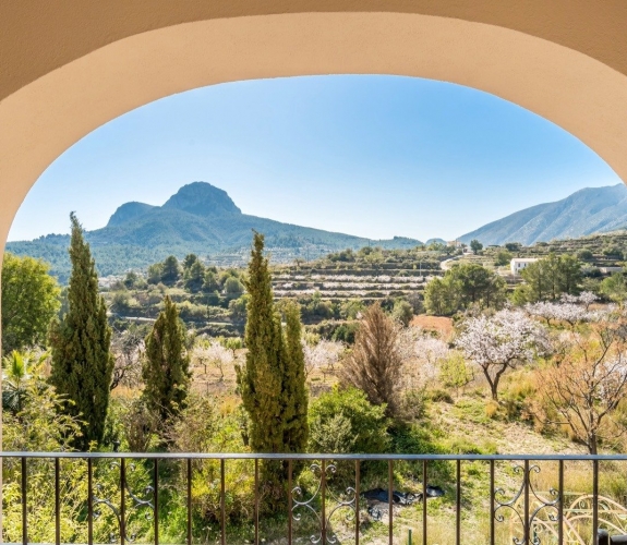 FINCA i et roligt område med panoramaudsigt.