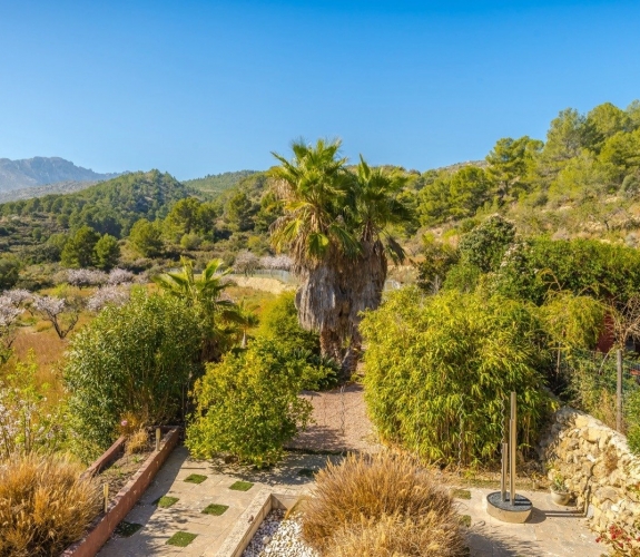 FINCA on a quiet area with panoramic views