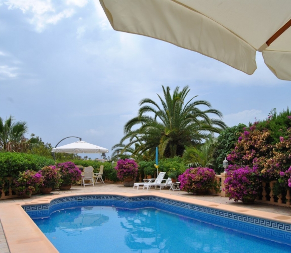 MORAIRA >> PLA DEL MAR >> Villa with accommodation all on one floor, close to town and b...