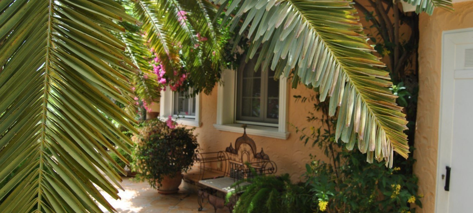 MORAIRA >> PLA DEL MAR >> Villa with accommodation all on one floor, close to town and beaches