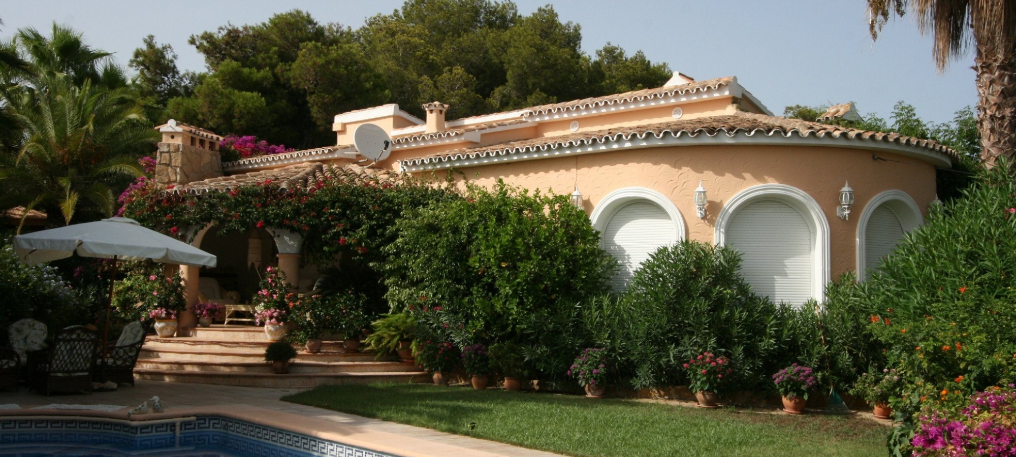 MORAIRA >> PLA DEL MAR >> Villa with accommodation all on one floor, close to town and beaches