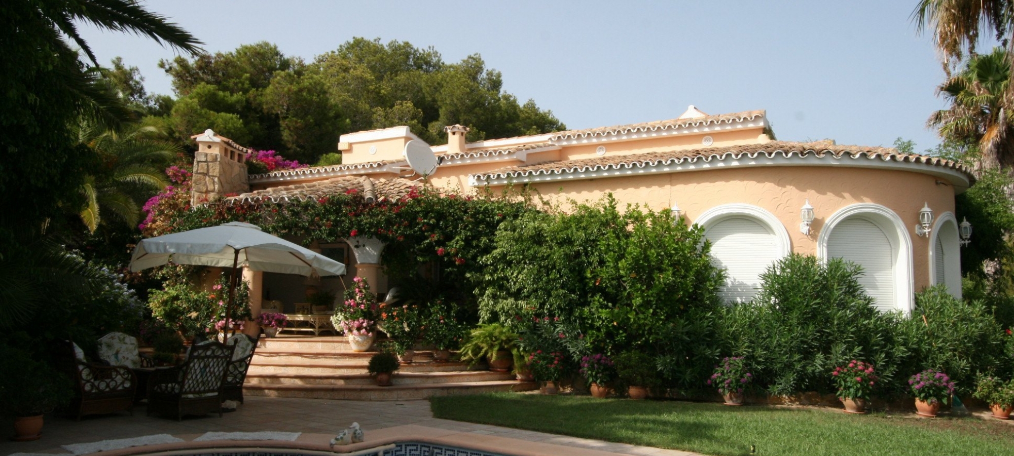 MORAIRA >> PLA DEL MAR >> Villa with accommodation all on one floor, close to town and beaches