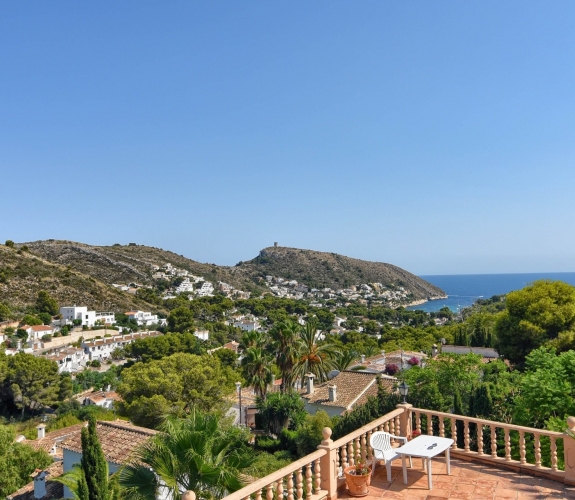 MORAIRA >> EL PORTET - 5 værelses villa med panoramaudsigt over havet