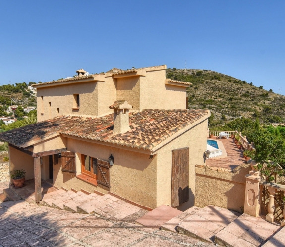 MORAIRA >> EL PORTET - 5 værelses villa med panoramaudsigt over havet