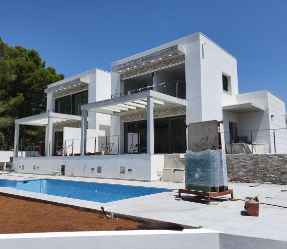 MORAIRA >> NYBYGGET - Rækkehus i moderne stil