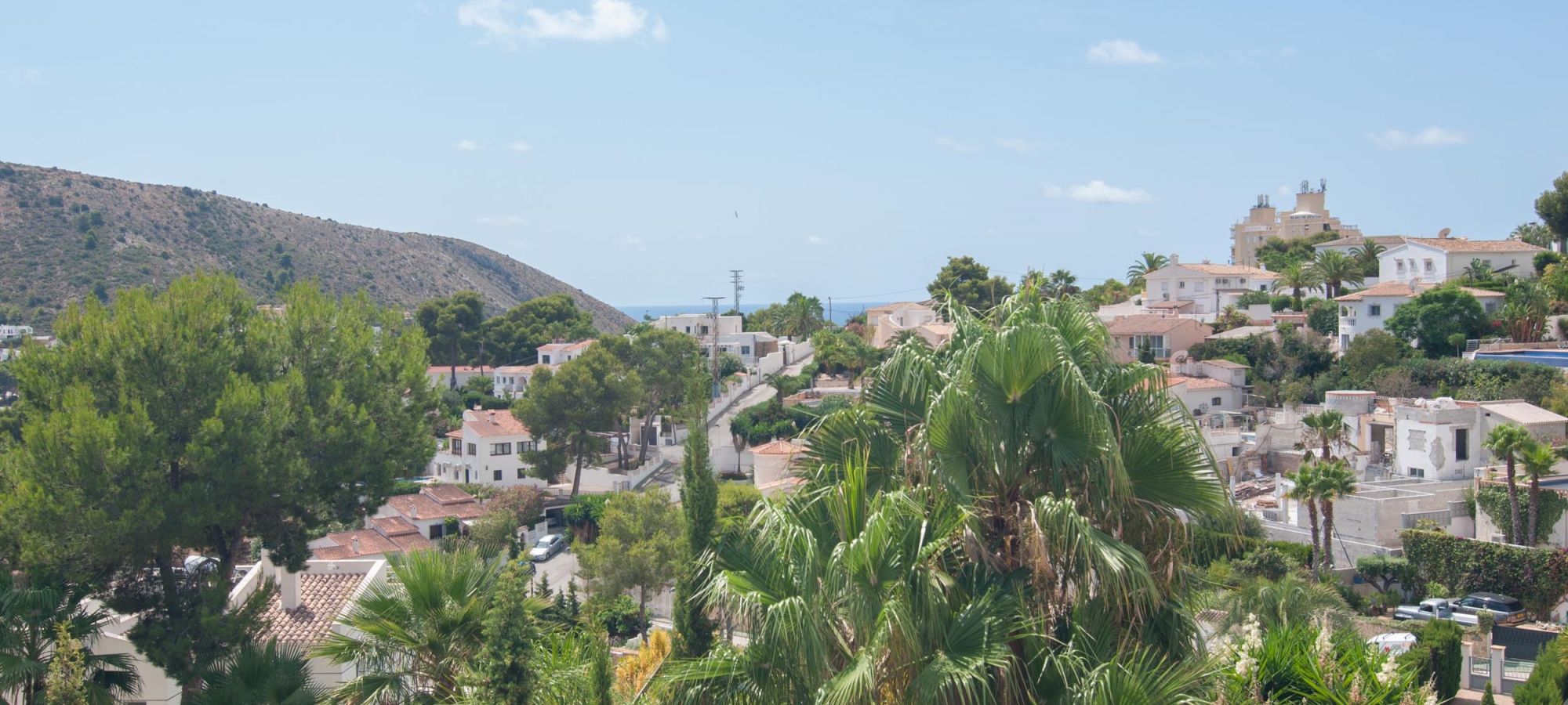 COSTA BLANCA >> MORAIRA >> EL PORTET >> Kvalitetsvilla med 4 soveværelser tæt på stranden.