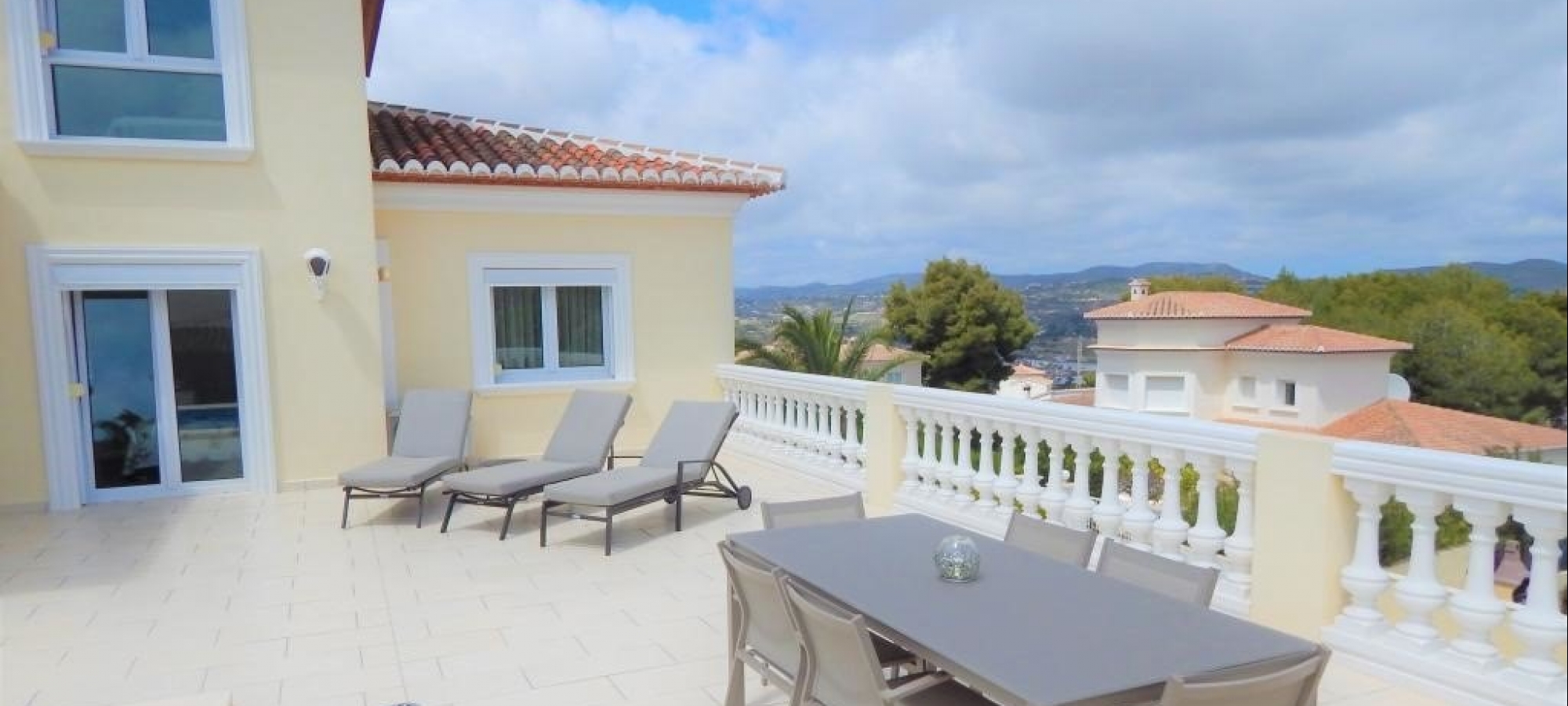 COSTA BLANCA >> MORAIRA >> EL PORTET > A luxury 4 bedroom Villa with pool and panoramic sea views.