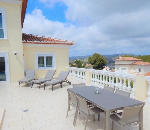 COSTA BLANCA >> MORAIRA >> EL PORTET> En luksuriøs 4 værelse villa med pool og panora...