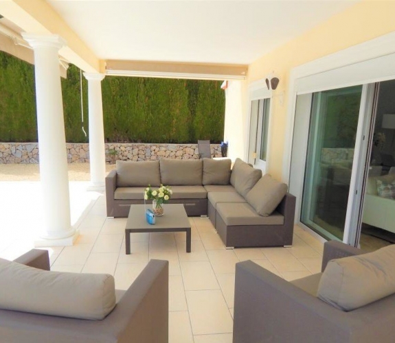 COSTA BLANCA >> MORAIRA >> EL PORTET> En luksuriøs 4 værelse villa med pool og panora...