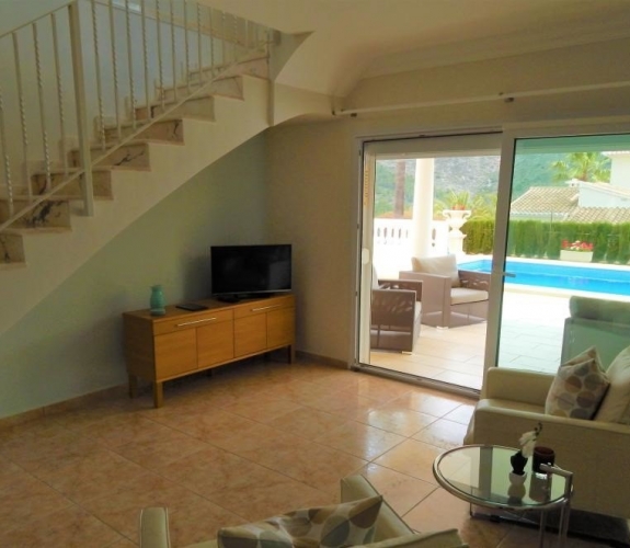 COSTA BLANCA >> MORAIRA >> EL PORTET> En luksuriøs 4 værelse villa med pool og panora...