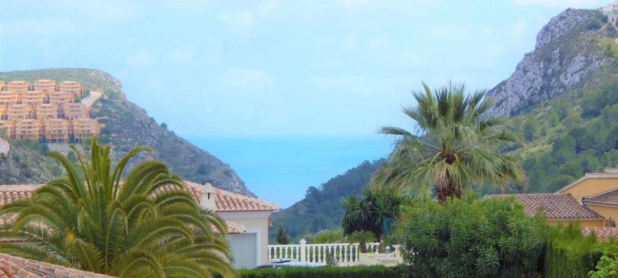 COSTA BLANCA >> MORAIRA >> EL PORTET > A luxury 4 bedroom Villa with pool and panoramic sea views.