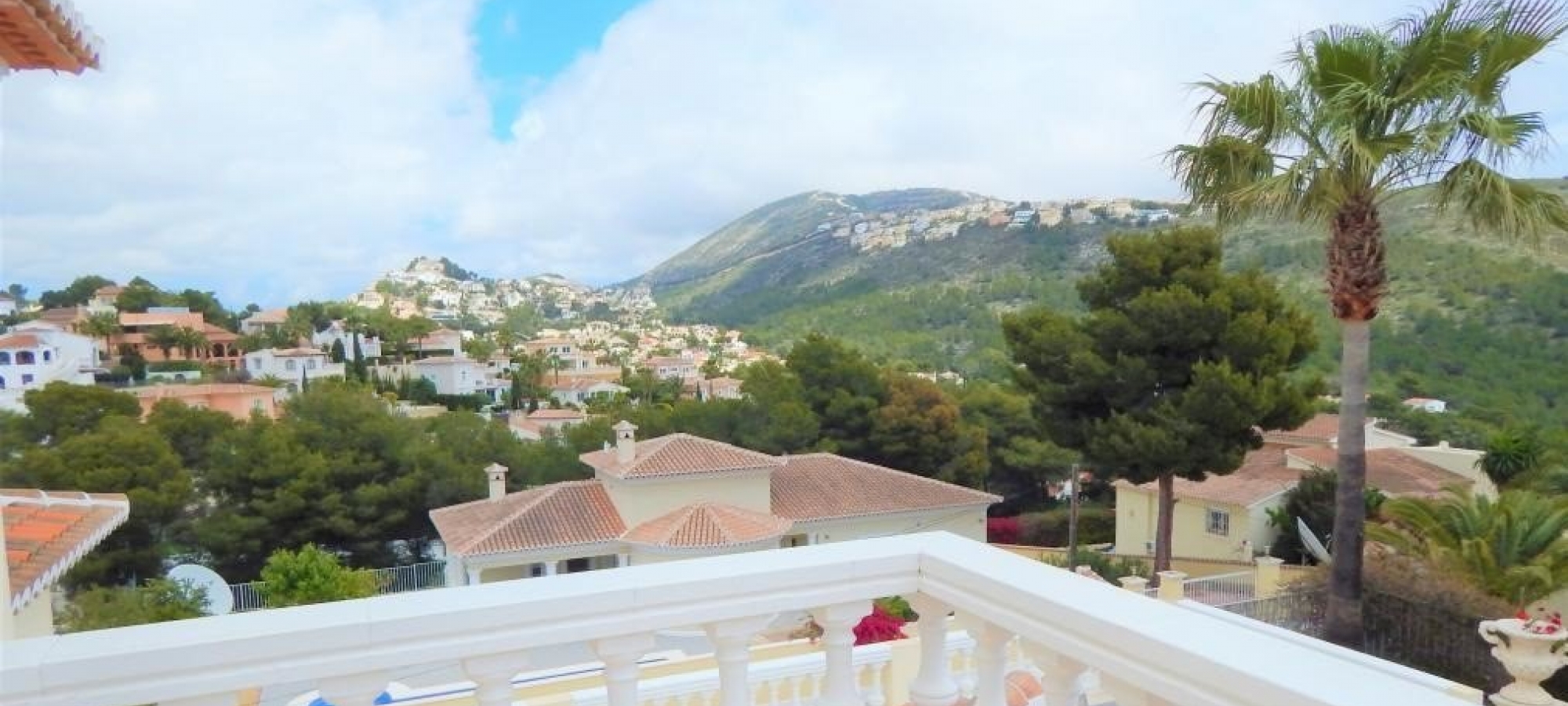 COSTA BLANCA >> MORAIRA >> EL PORTET > A luxury 4 bedroom Villa with pool and panoramic sea views.