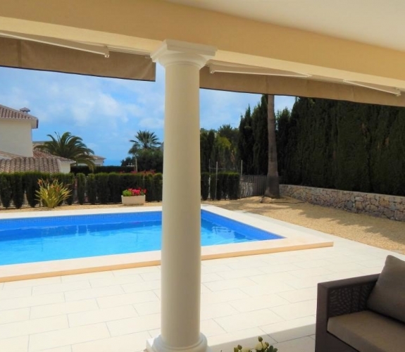 COSTA BLANCA >> MORAIRA >> EL PORTET> En luksuriøs 4 værelse villa med pool og panora...