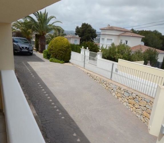 COSTA BLANCA >> MORAIRA >> EL PORTET> En luksuriøs 4 værelse villa med pool og panora...