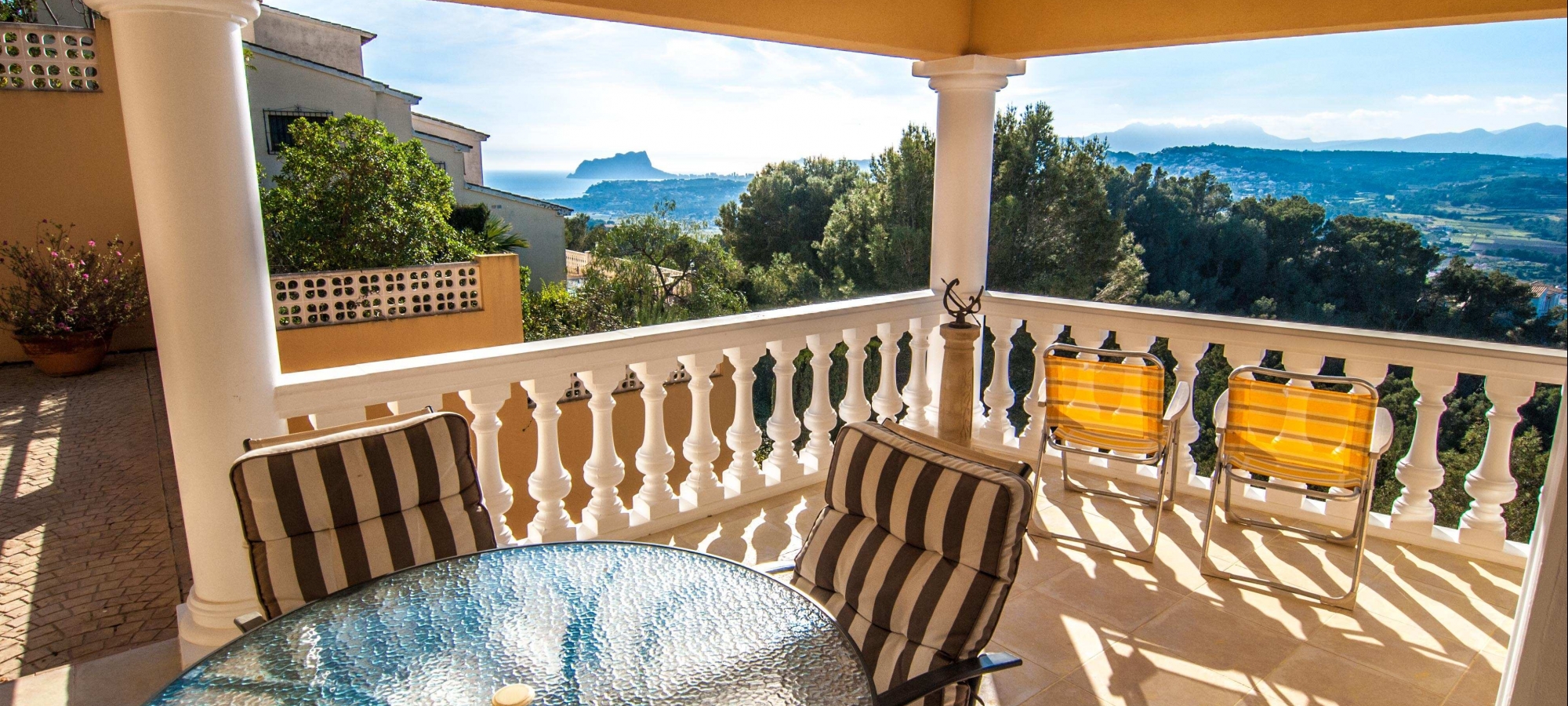 COSTA BLANCA >> MORAIRA >> VERDE PINO - Mediterrean style luxury 4 bedroom villa with stunning sea views