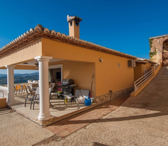 COSTA BLANCA >> MORAIRA >> VERDE PINO - luksuriøs 4 værelse villa i middelhavsstil med f...